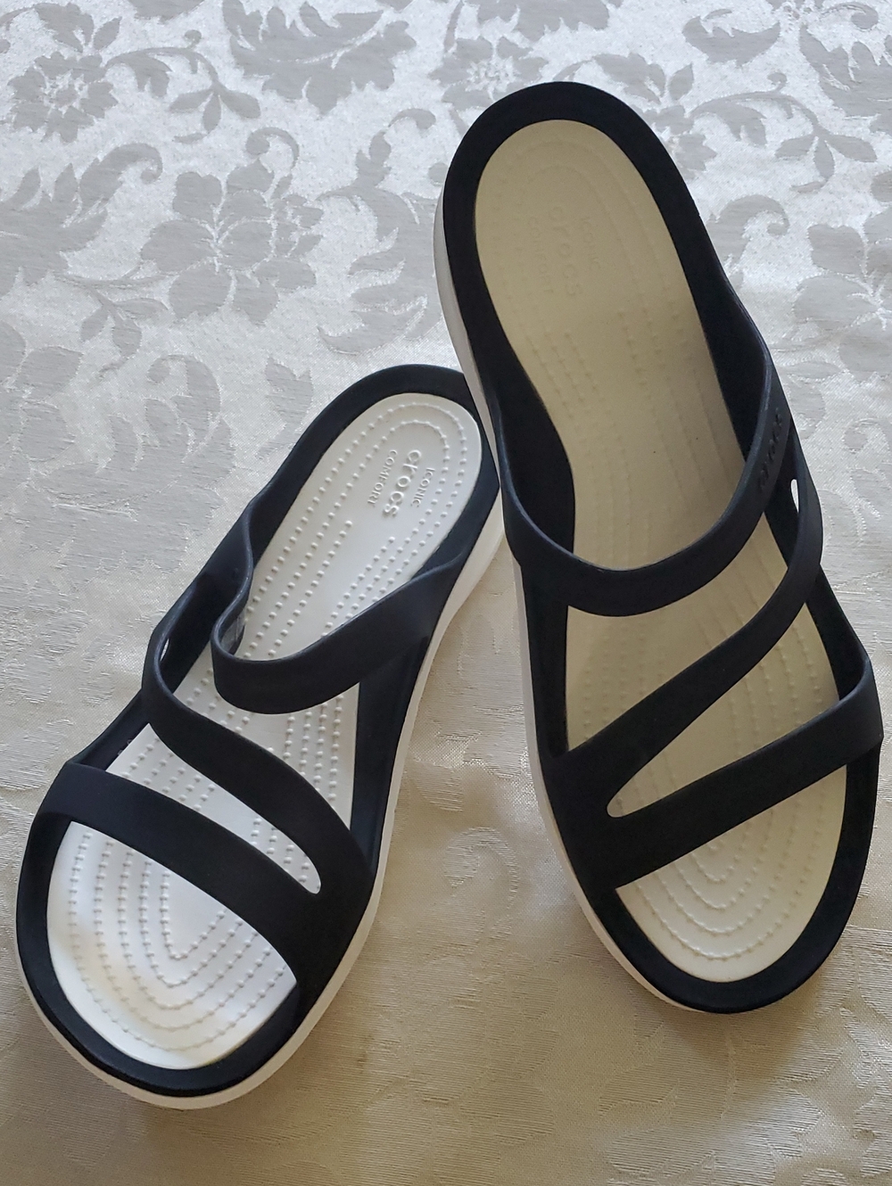 CROCS Women's Black Strappy Slide Sandals Swiftwater White Footbed 9
